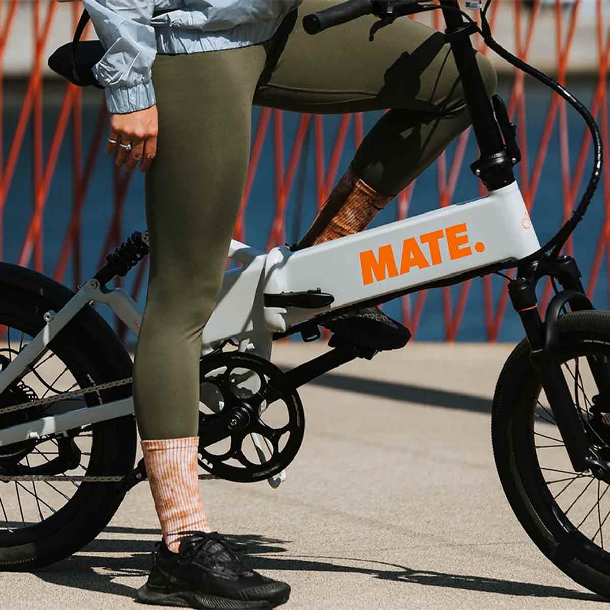 Mate Fusion E-Bike mit Radlerin