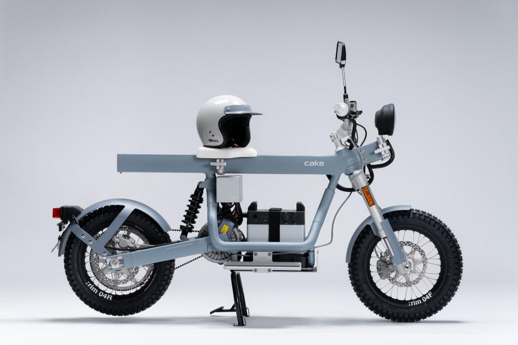 Cake-Ösa-Flex-E-Transportbike-E-Motorrad  in grau seitlich komplett inkl.  Helm