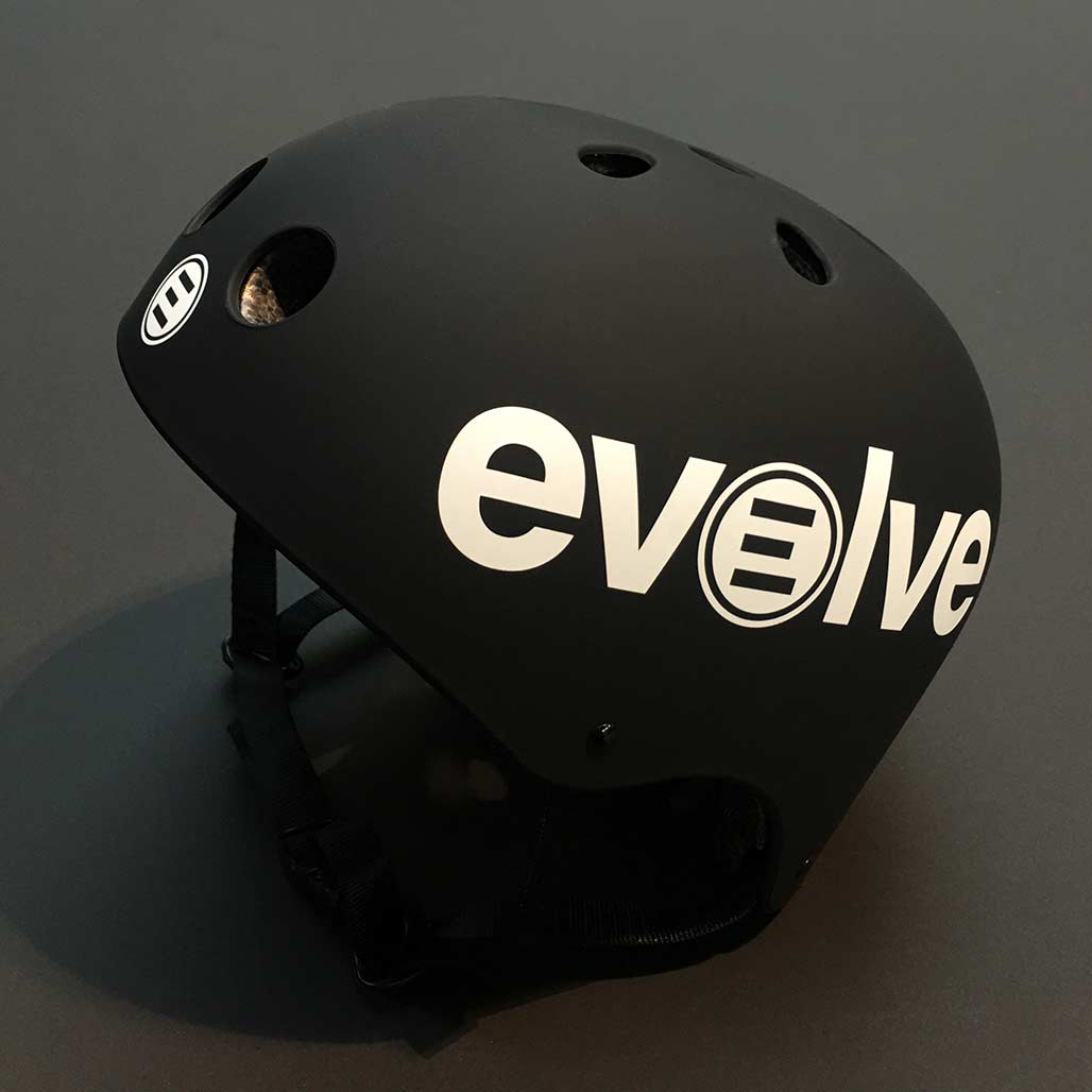 Evolve-E-Skateboard_ E-Lonboard-Zubehoer-Helm