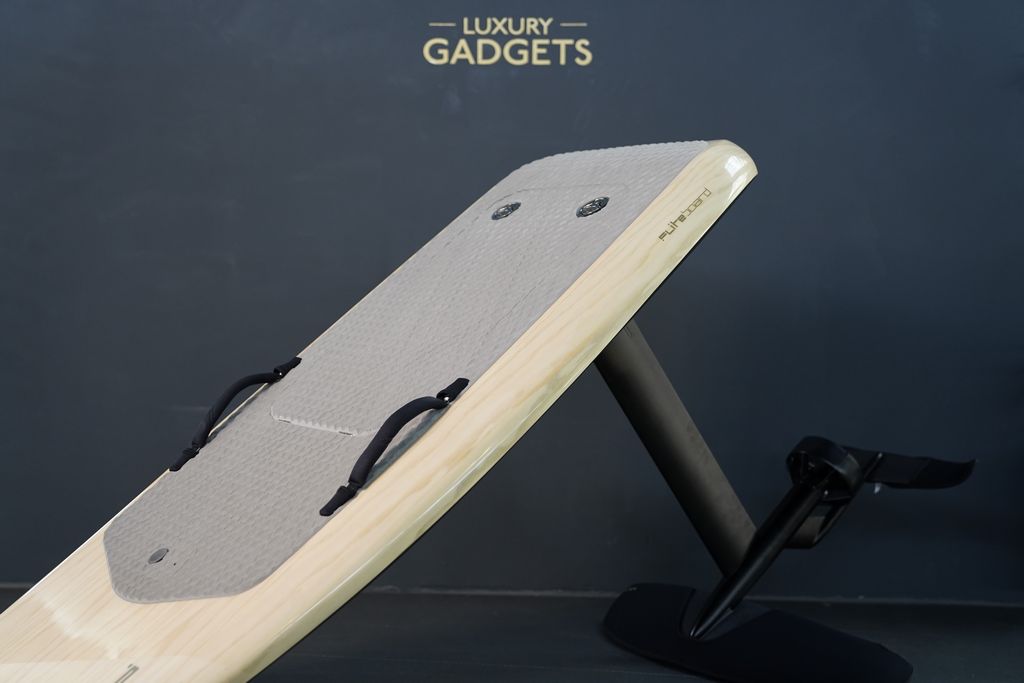 Fliteboard-eFoil-Hydrofoil-Foil-Surfboard in ash seitlich
