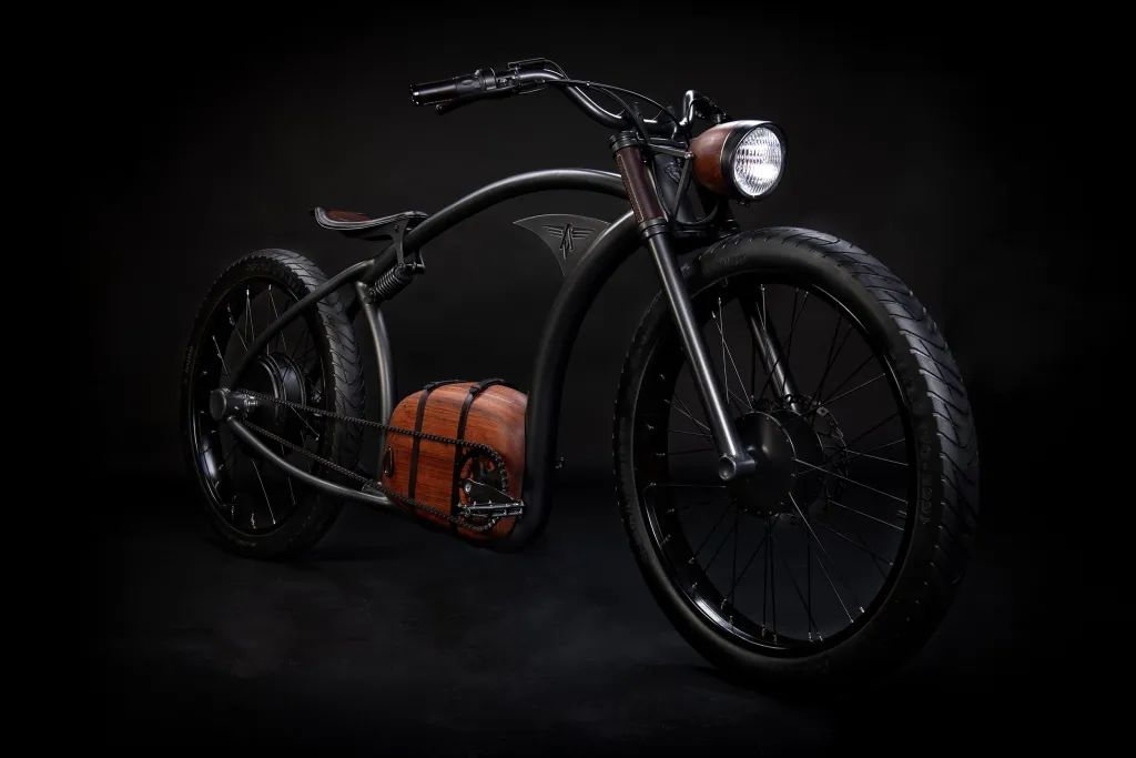 Avionics-Aquilla-E-Bike-Pedelec-black mit Holzdetails von vorne