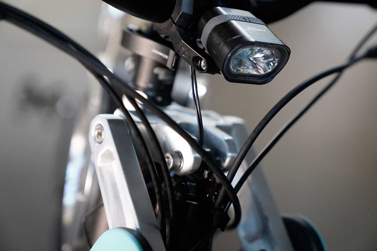 Moto-Parilla-Factory-Istinto-Carbon-E-Bike-E-SUV-Pedelec Vorderlicht