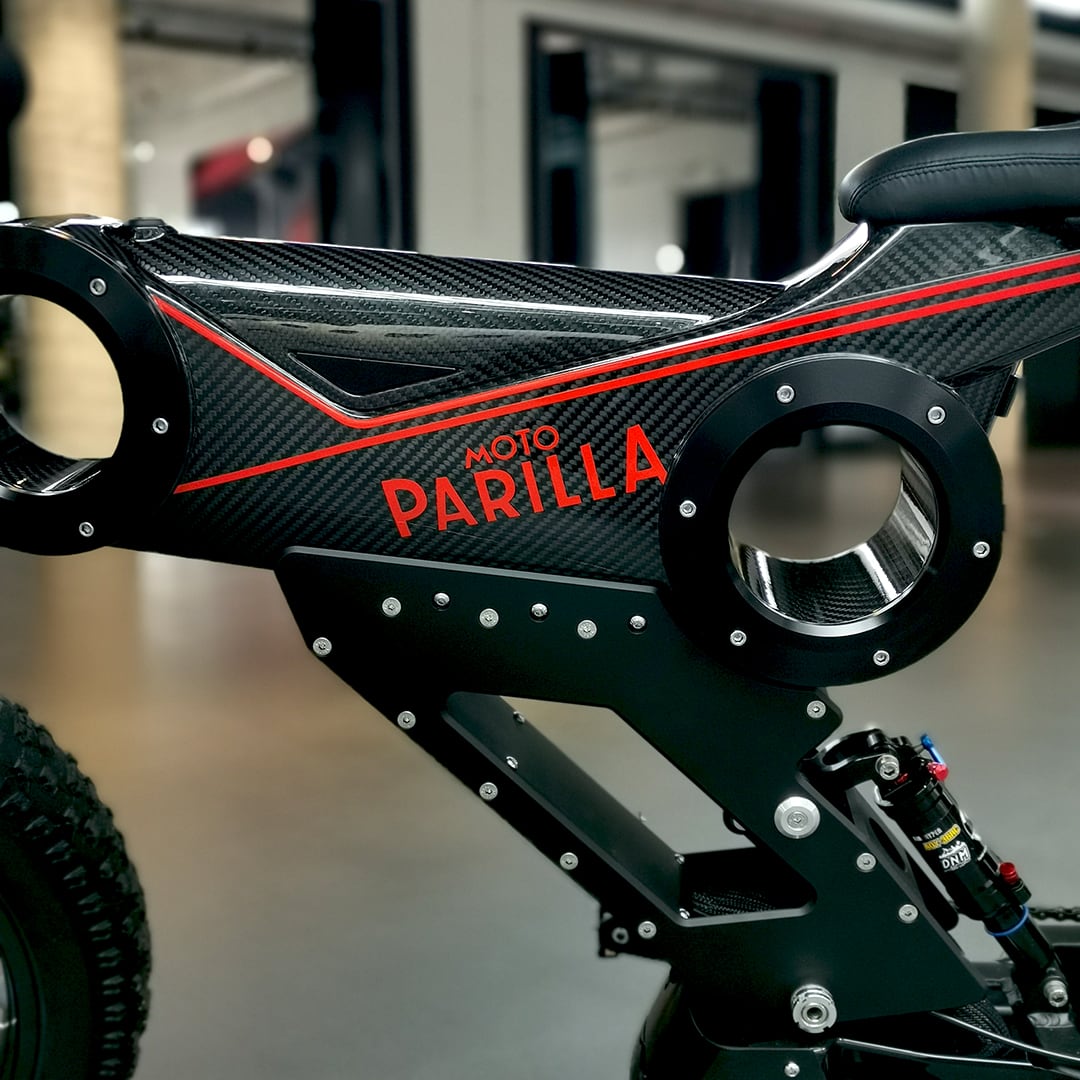 Moto-Parilla-Series-2-Performance-2021-SUV-E-Bike-Pedelec schwarz-rot Logoschriftzug